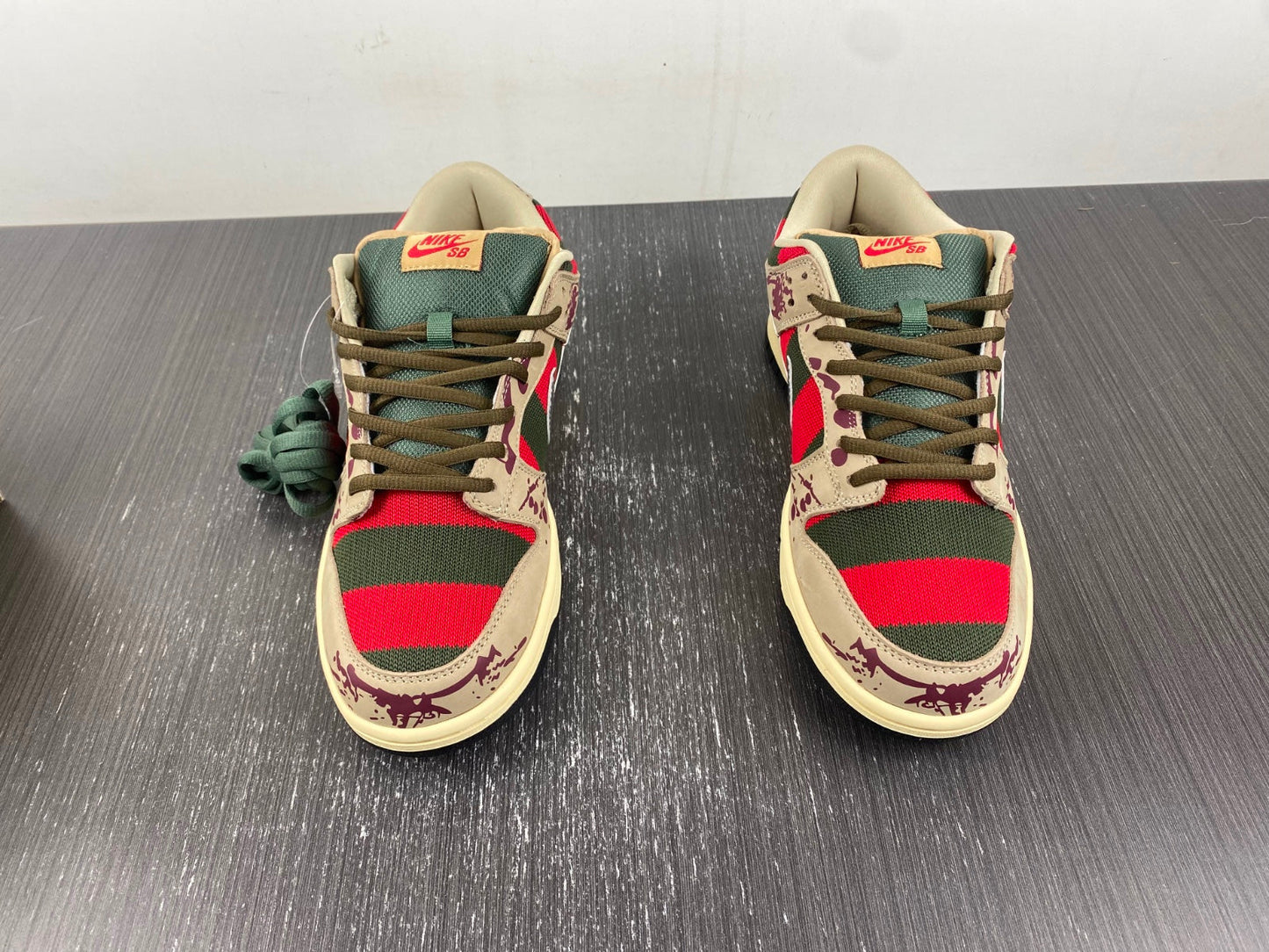 Designer SB Dunk Low Ã¢â‚¬Å“Freddy KruegerÃ¢â‚¬Â