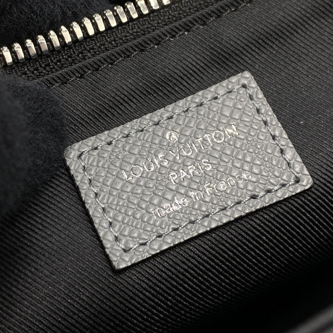 LV New GlamIap Messenger Bag Taiga Grey For Men, Bags, Shoulder And Crossbody Bags 11.1in/28.3cm LV
