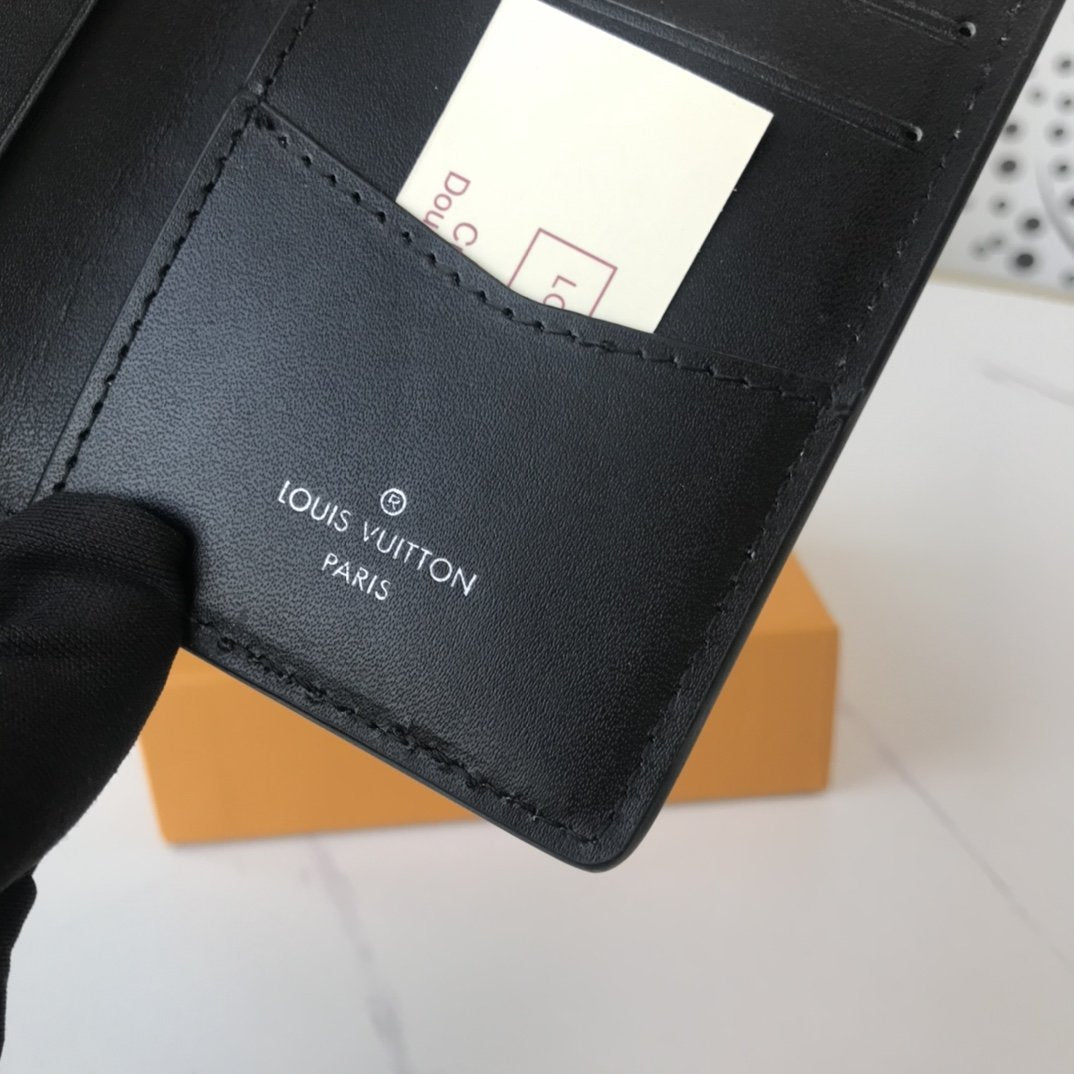 EN - New Arrival Wallet LUV 070