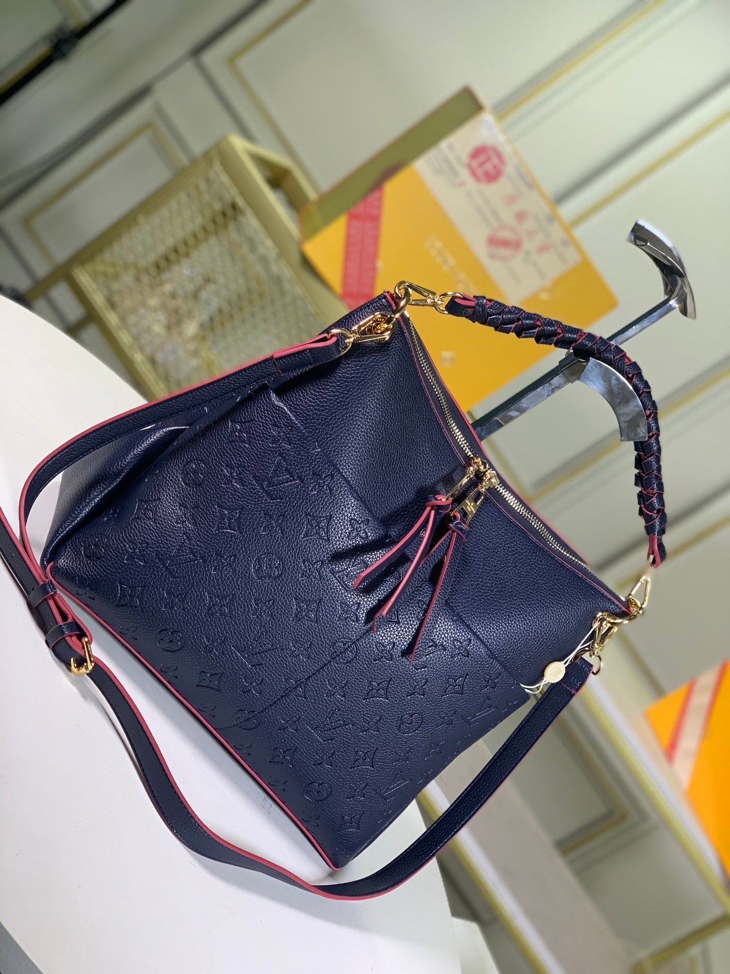 EN - New Arrival Bags LUV 112