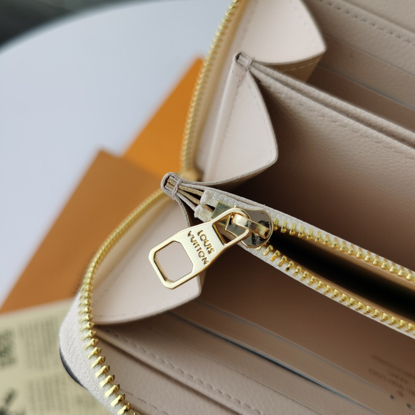 EN - New Arrival Wallet LUV 107