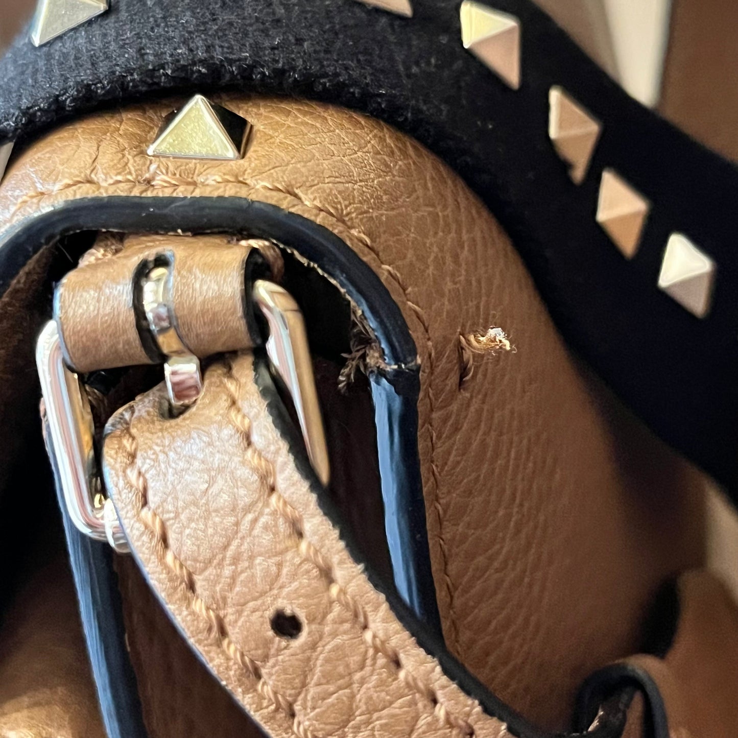 VALENTINO Band Rockstud Grained Calfskin Crossbody Bag ADI1194