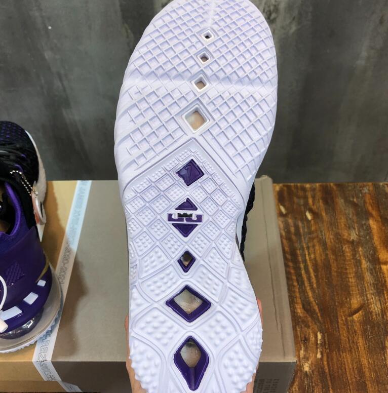 SAMC - NKE Shoes - 1700