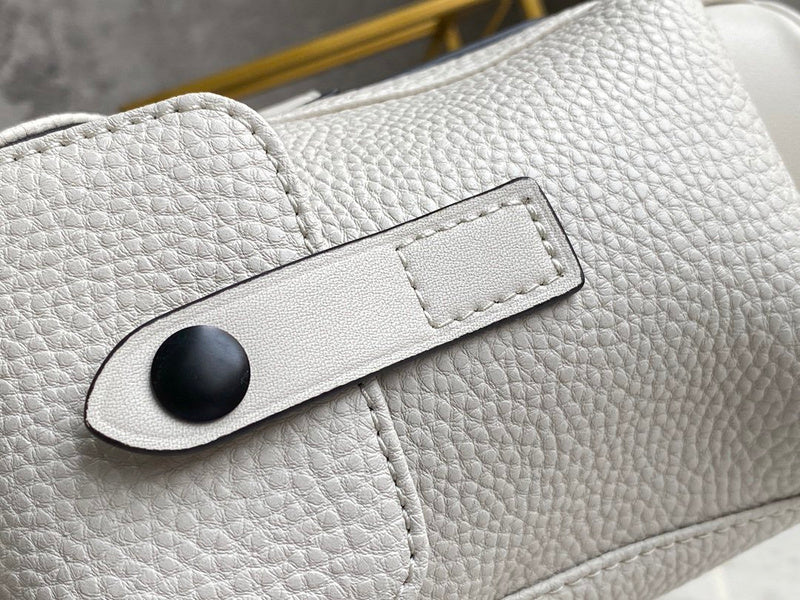 LOV2 Bags - Luxurious Bags  1210