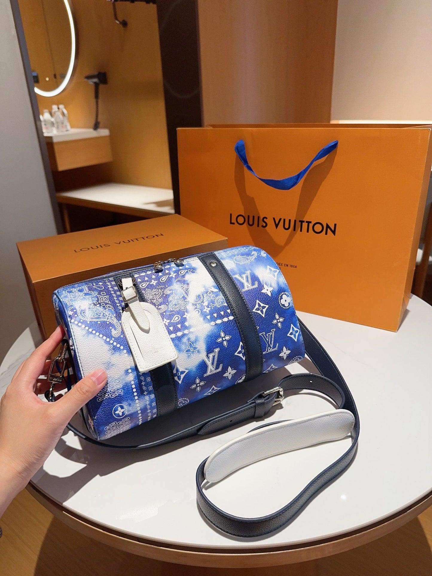 EN - New Arrival Bags LUV 511