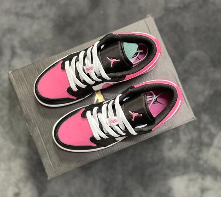 SAMC - NKE Shoes - 1566
