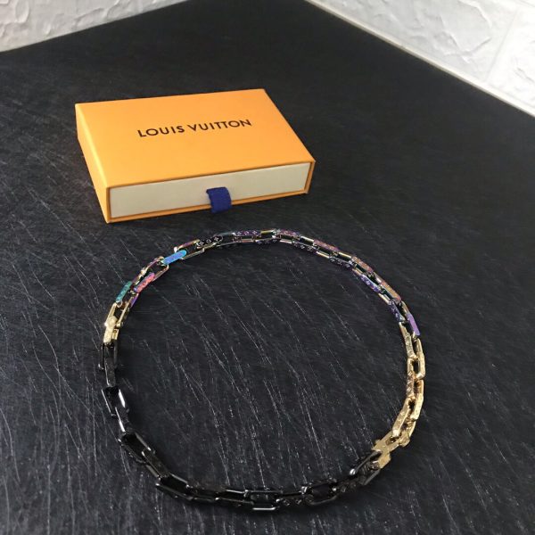 LV Necklaces 071