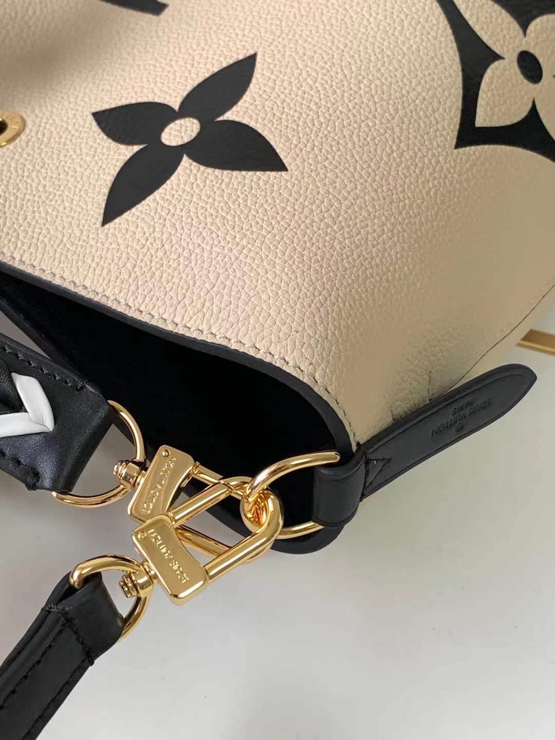 LV LV Crafty Neonoe MM Bucket Bag Creme For Women, WomenÃ¢â‚¬â„¢s Handbags, Shoulder Bags 10.2in/26cm LV M56889