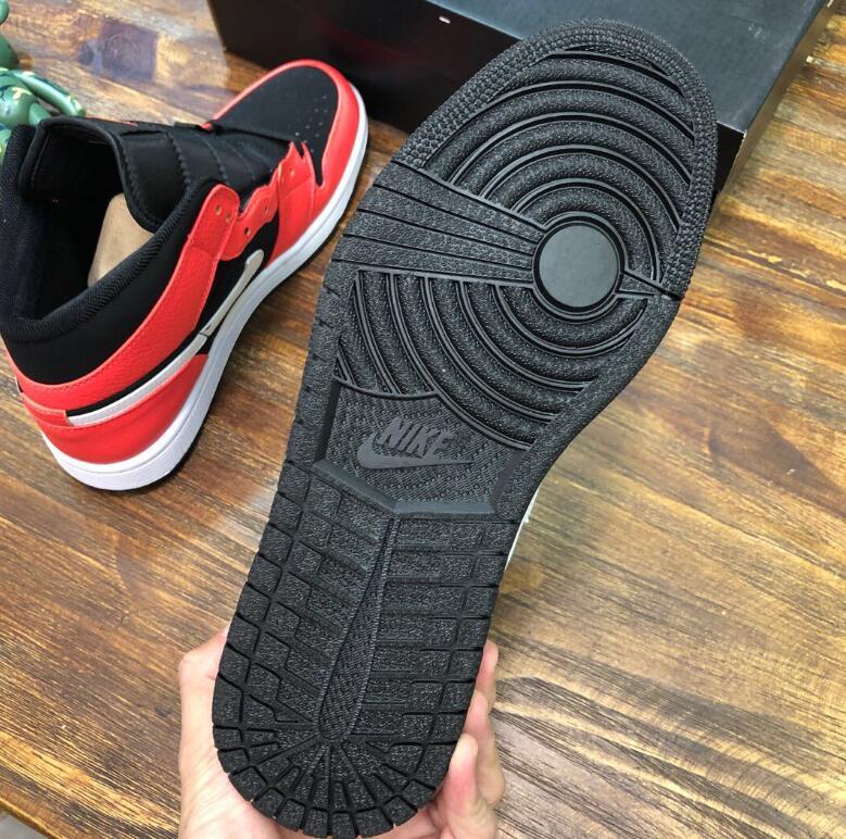 SAMC - NKE Shoes - 1871