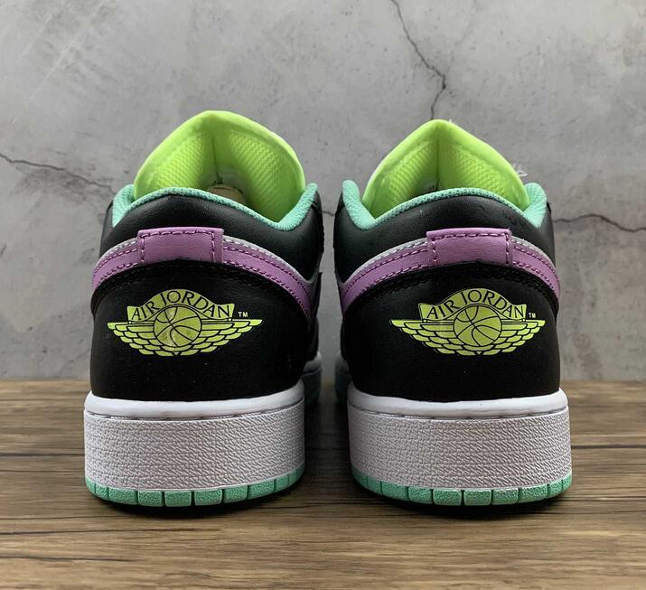 SAMC - NKE Shoes - 1513