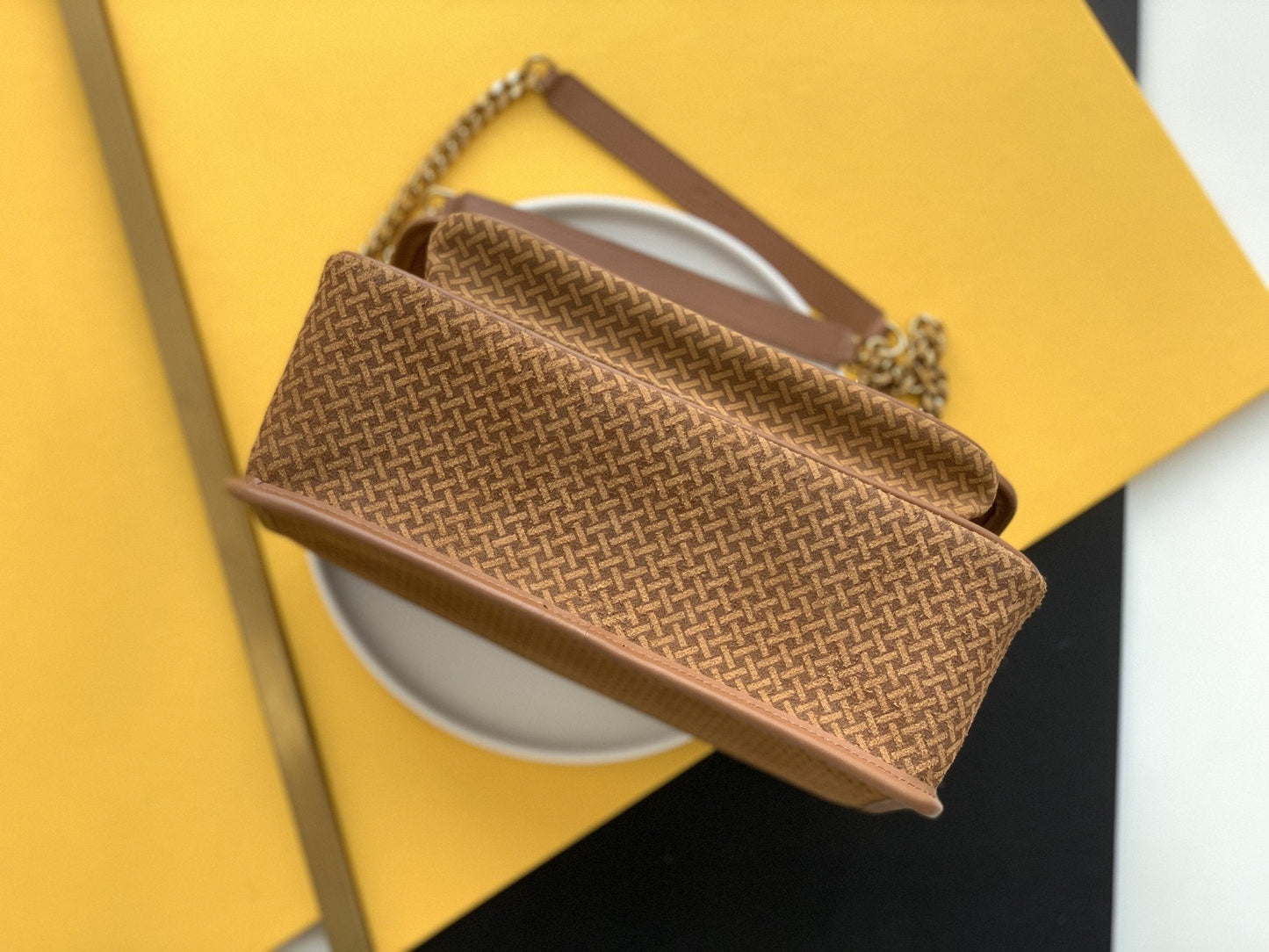 GLAMI Niki MeGLAMIum Chain Bag Brown In Vintage Crinkled With Gold Toned Hardware For Women 11in/28cm YSL