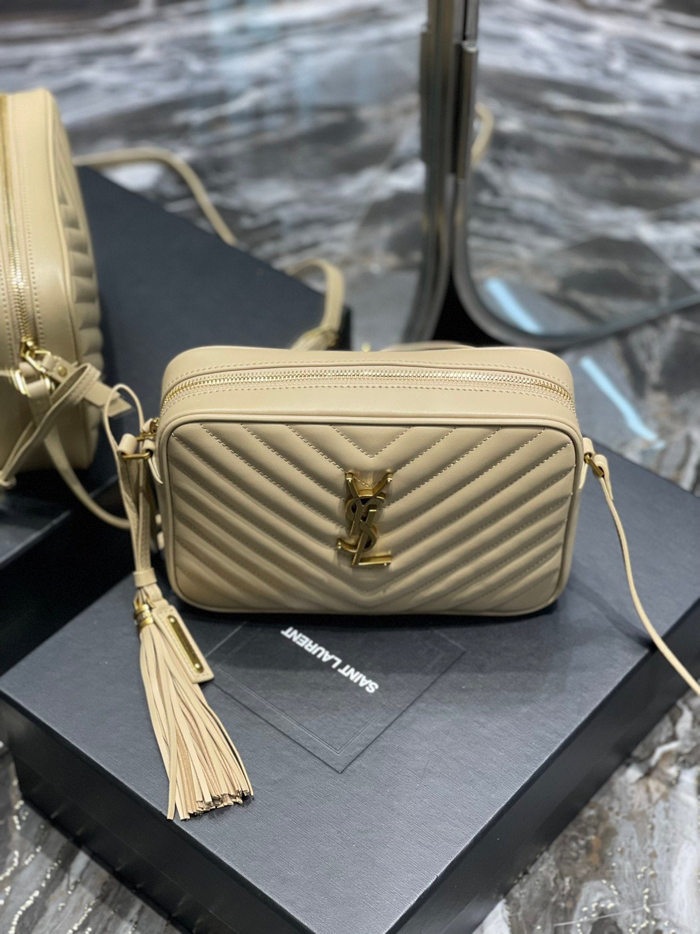 GLAMI Lou Camera Bag Beige With Gold Toned Hardware For Women 9in/23cm YSL 612544DV7072721