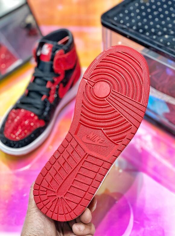 SAMC - NKE Shoes - 1689