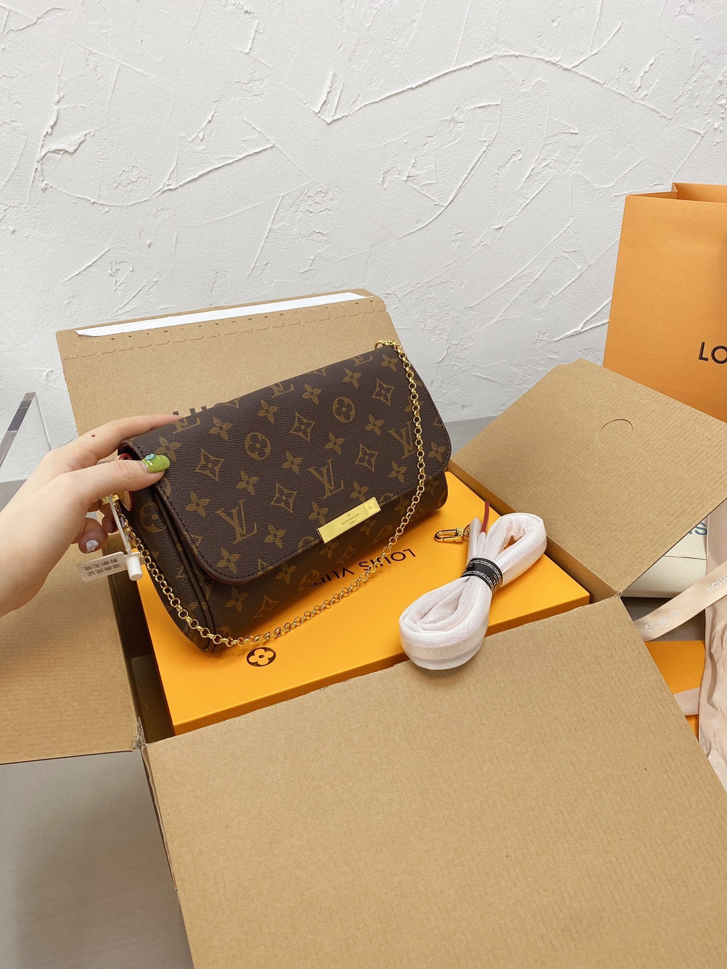 EN - New Arrival Bags LUV 064