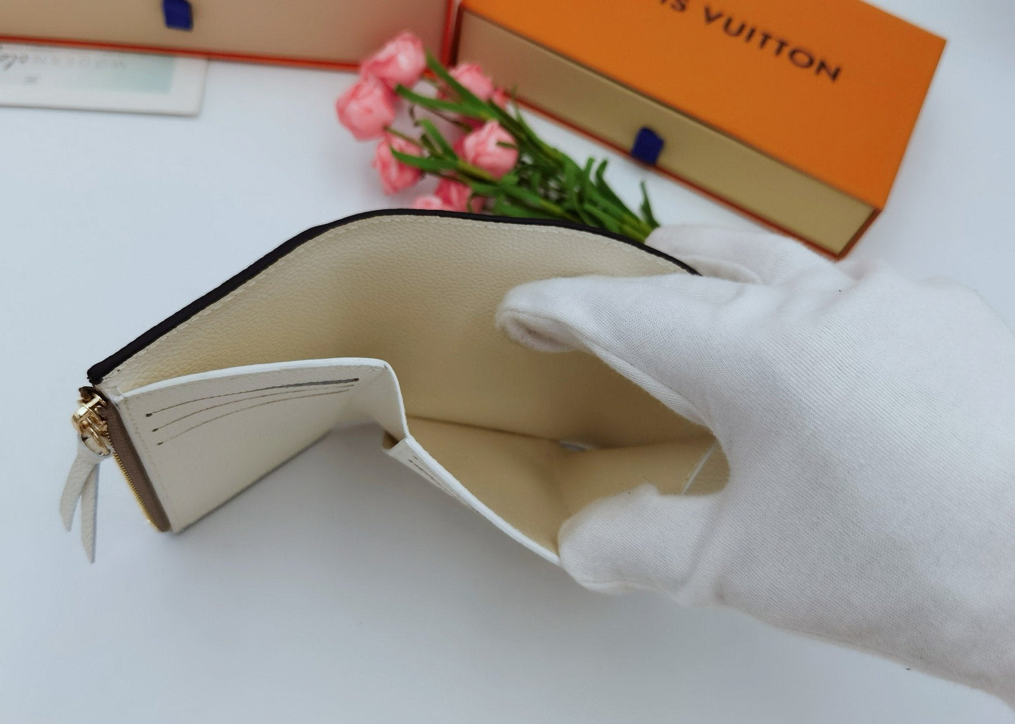 EN - New Arrival Wallet LUV 001