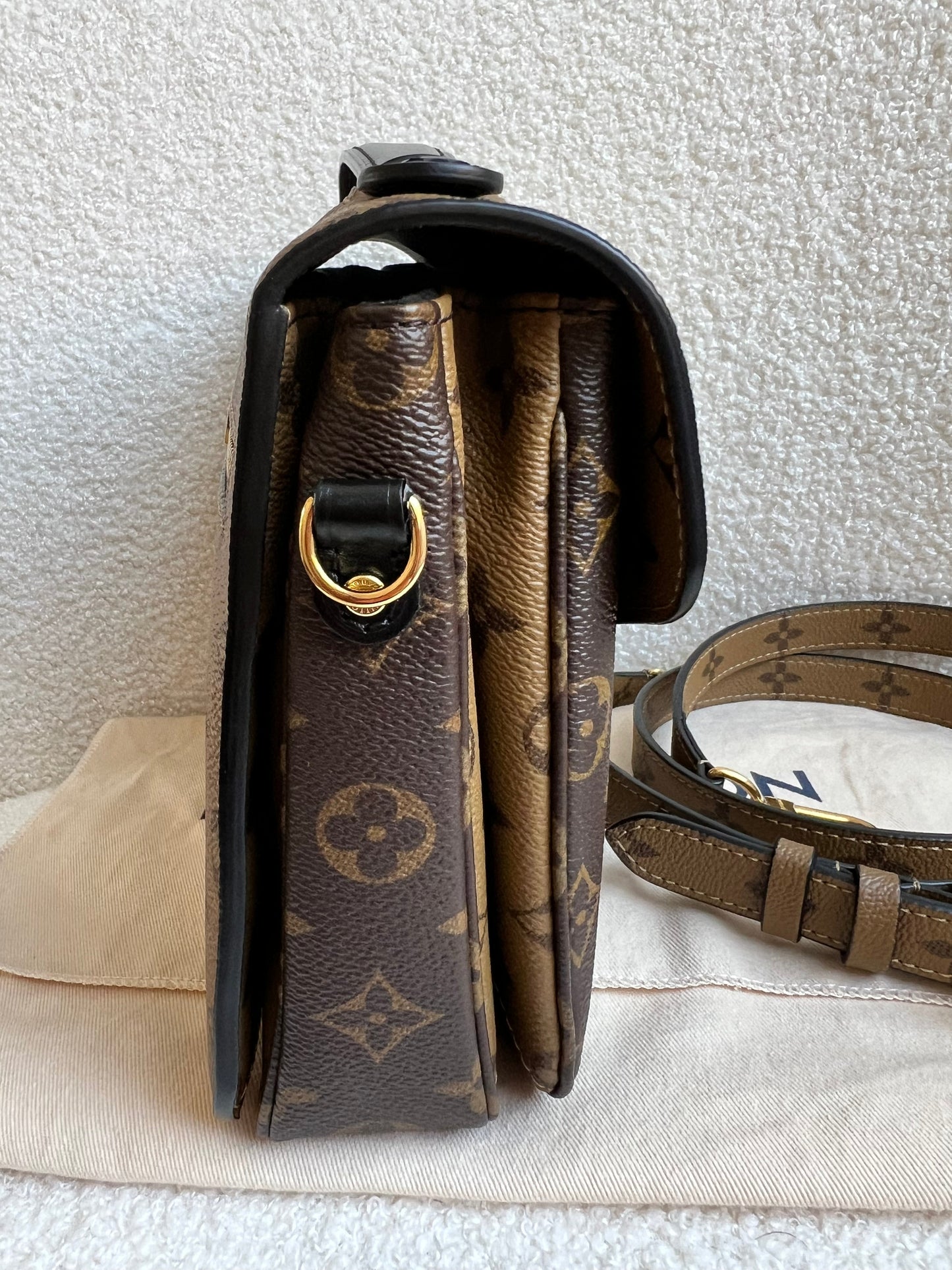 Louis Vuitton Pochette Metis Reverse Monogram (RRP £1,970)