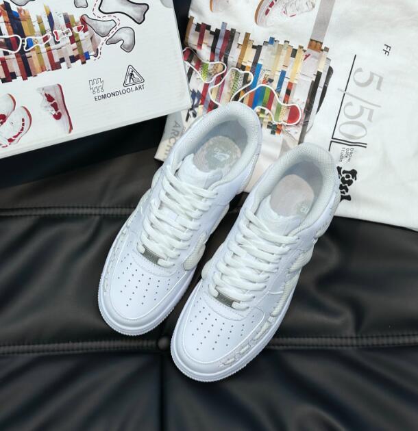 SAMC - NKE Shoes - 385