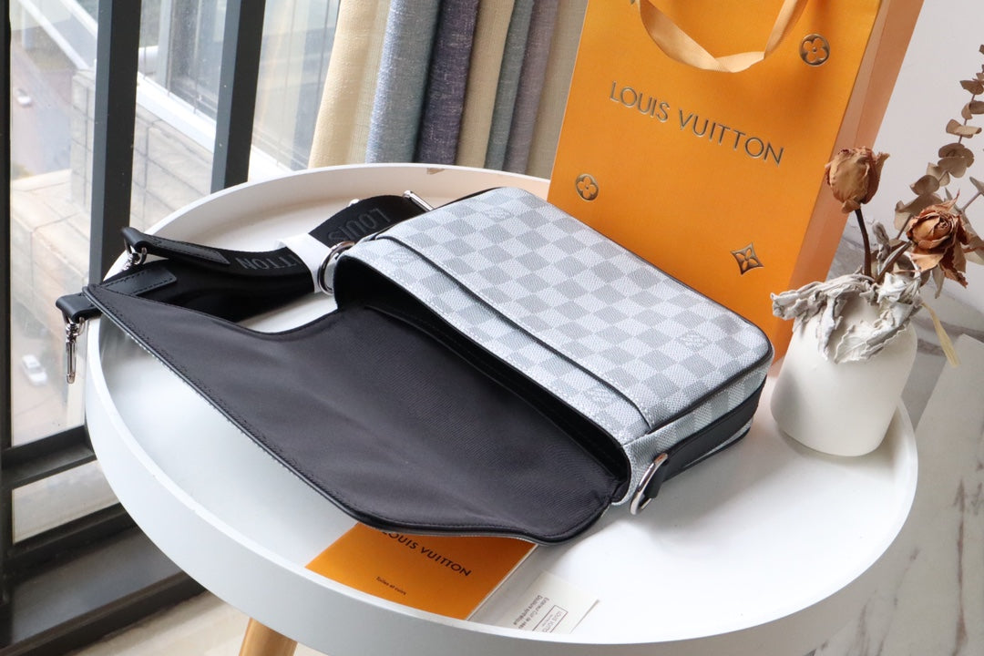 LV StuGLAMIo Messenger Damier Graphite Plaster For Men, Bags, Shoulder And Crossbody Bags 9.3in/25.3cm LV N50014