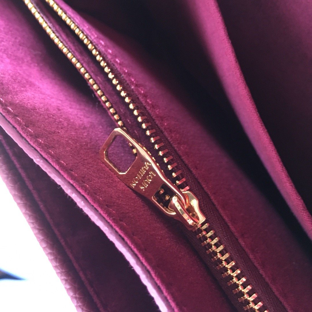 EN - New Arrival Bags LUV 208