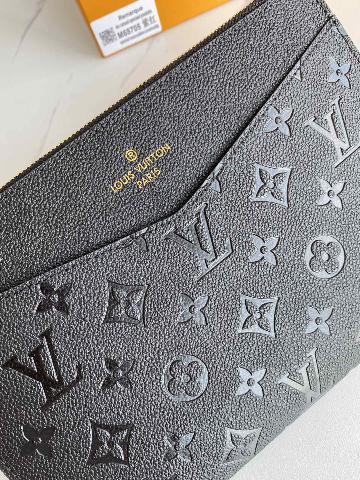 EN - New Arrival Wallet LUV 064