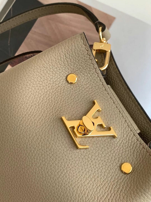 LOV2 Bags - Luxurious Bags  2582