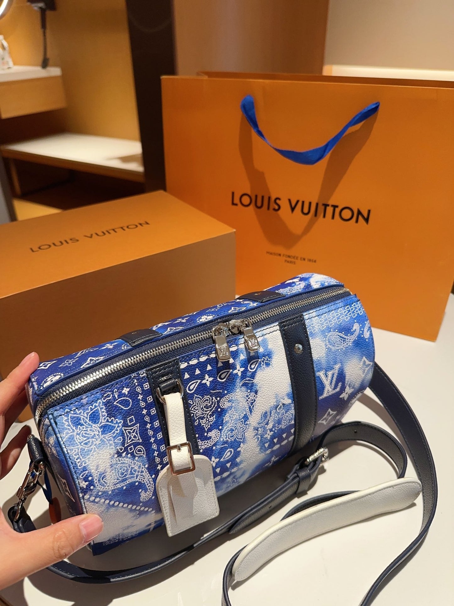 EN - New Arrival Bags LUV 511