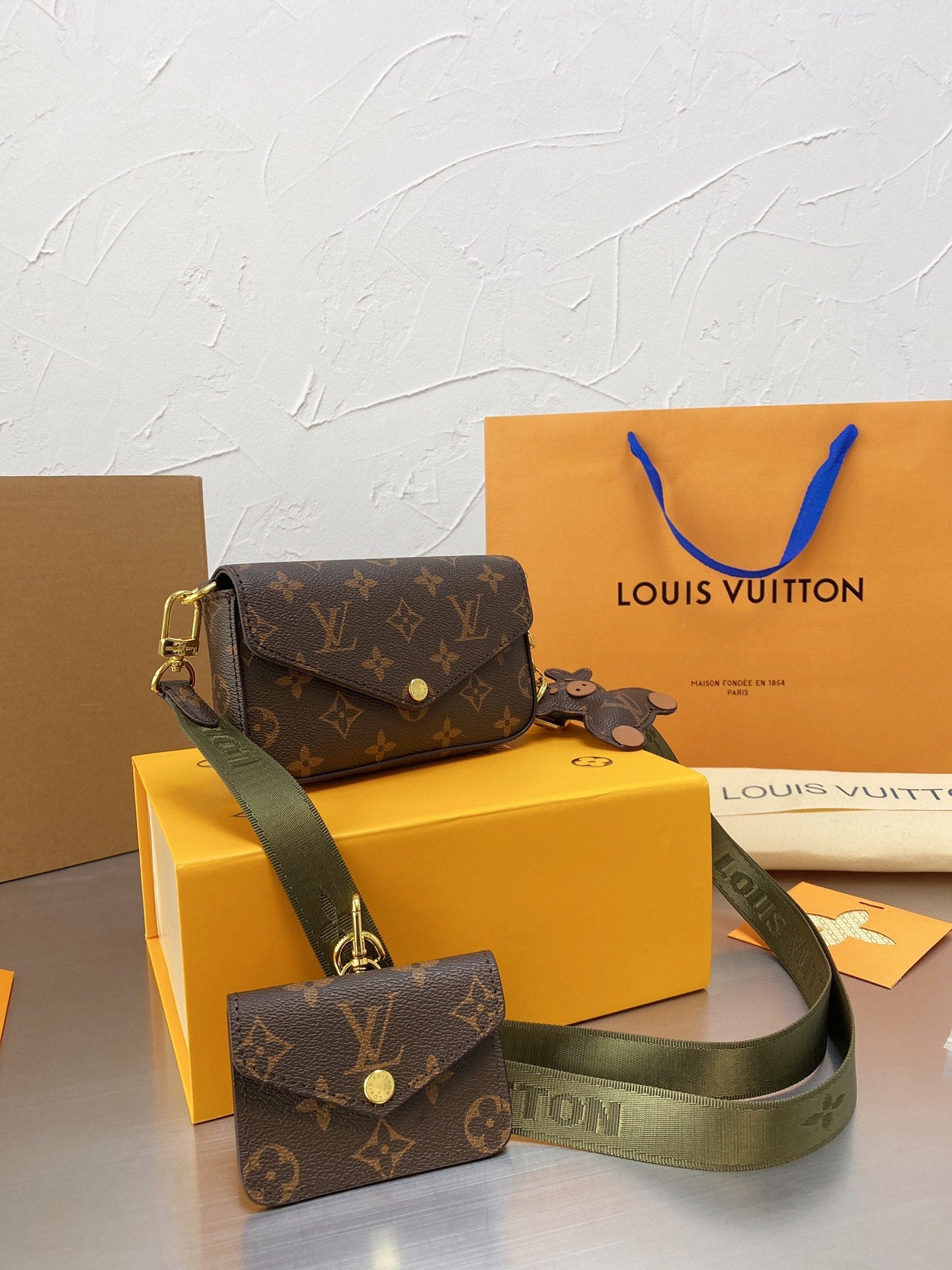 EN - New Arrival Bags LUV 066