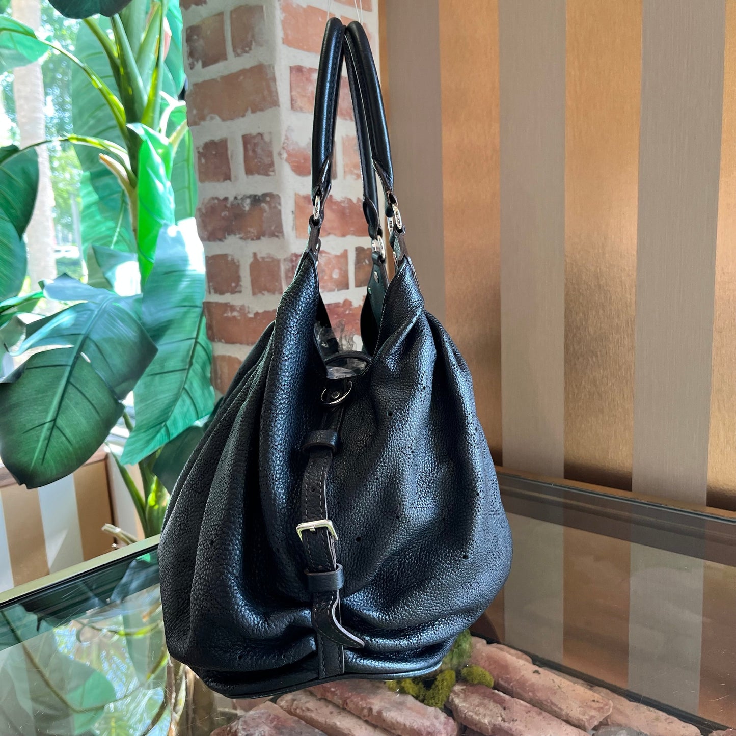 LOUIS VUITTON Mahina Leather Hobo Bag ADI1190
