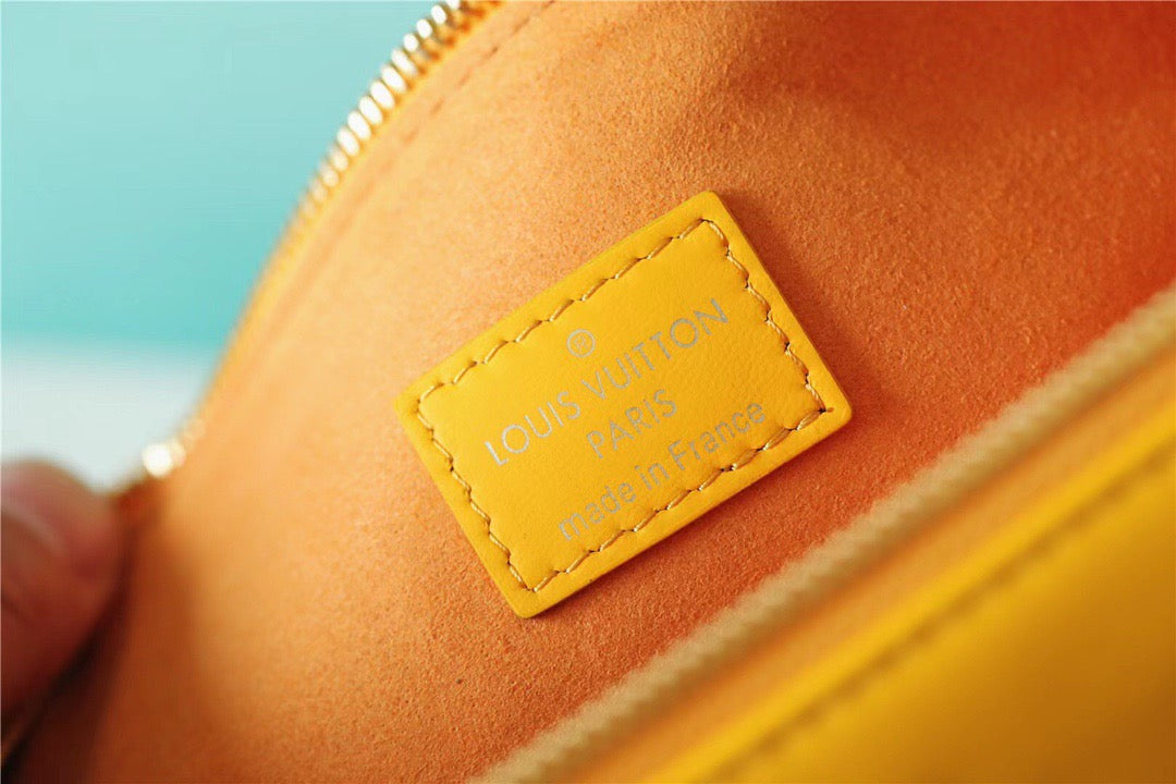 LV Coussin MM Monogram Yellow For Women, WomenÃ¢â‚¬â„¢s Handbags, Shoulder And Crossbody Bags 13.4in/34cm LVÃ‚Â 