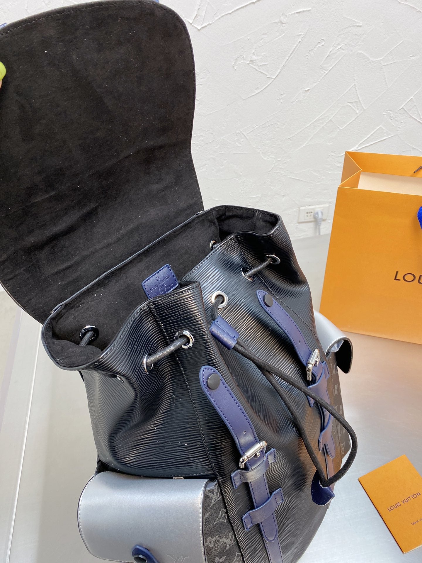 EN - New Arrival Bags LUV 077