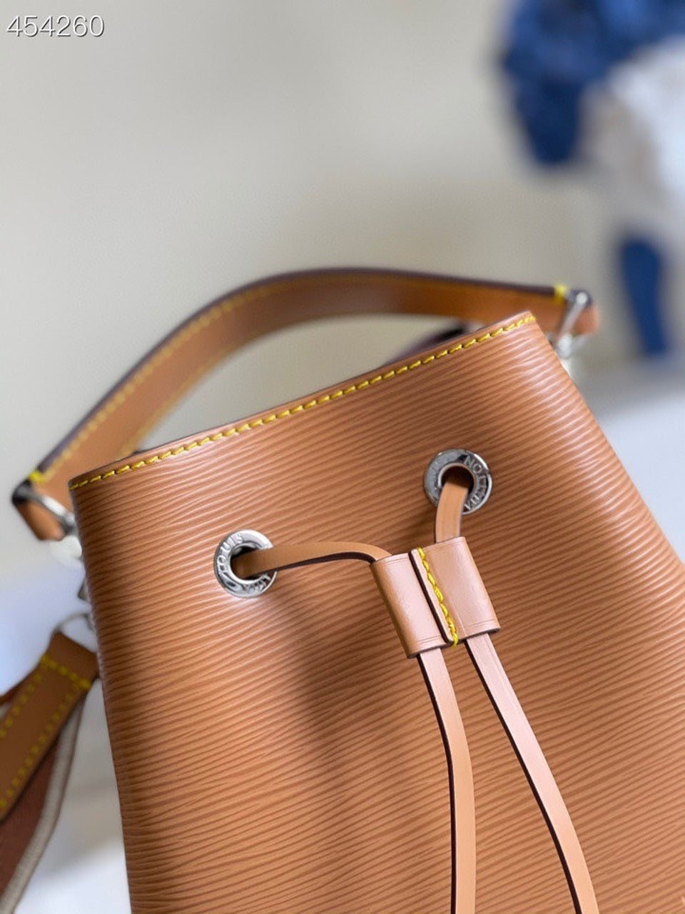 LV NeoNoe GLAMI Bucket Bag Honey Gold For Women,  Shoulder And Crossbody Bags 7.9in/20cm LV M57706