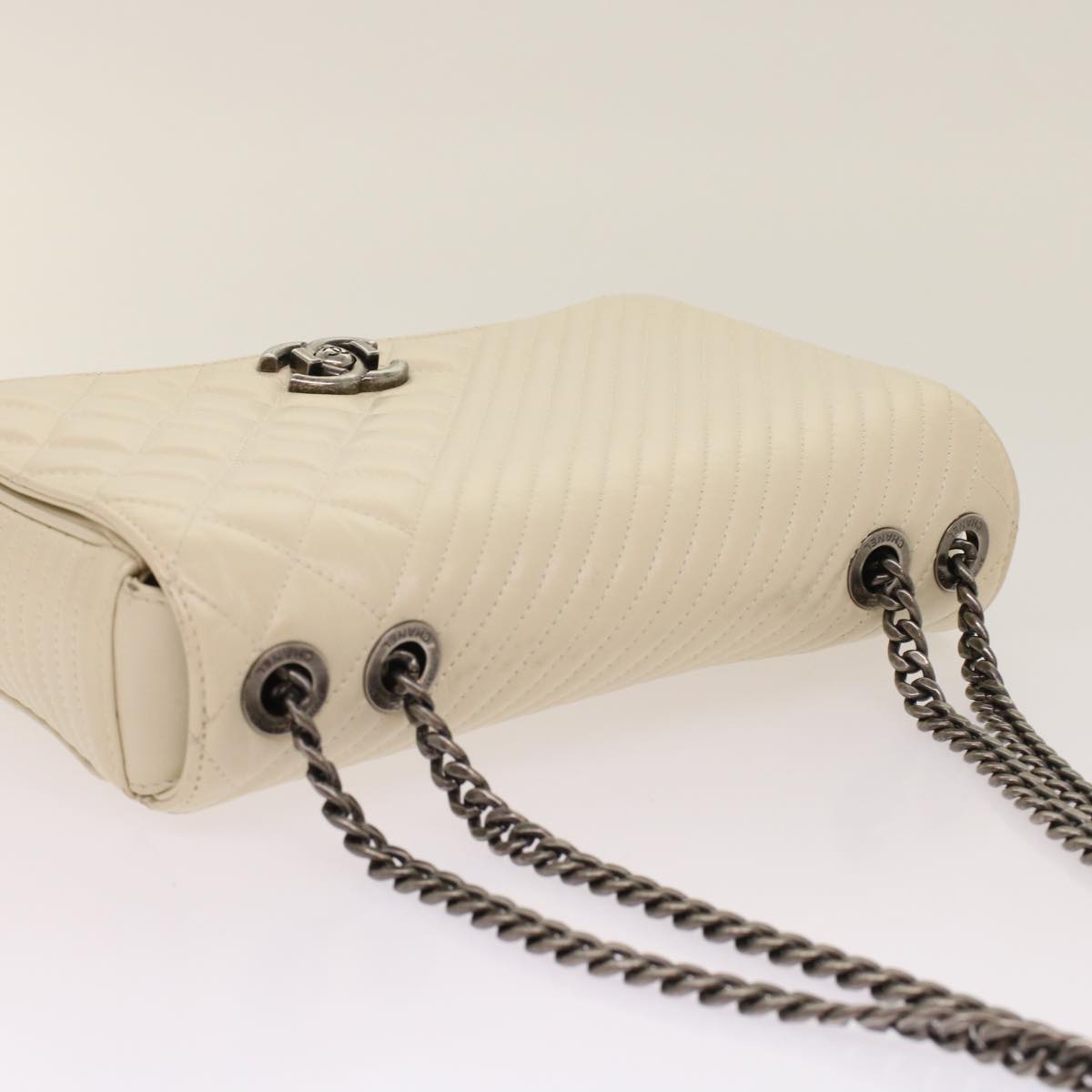CHANEL Chevron x Matelasse Chain Shoulder Bag Lamb Skin White CC 48469A