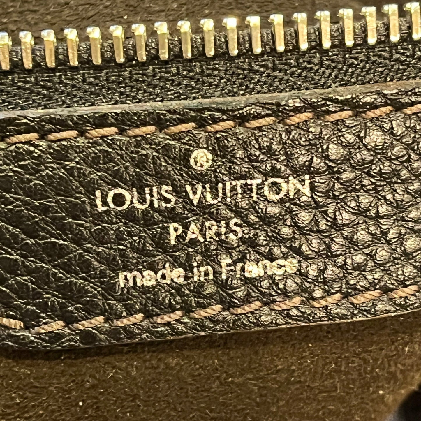 LOUIS VUITTON Mahina Leather Hobo Bag ADI1190