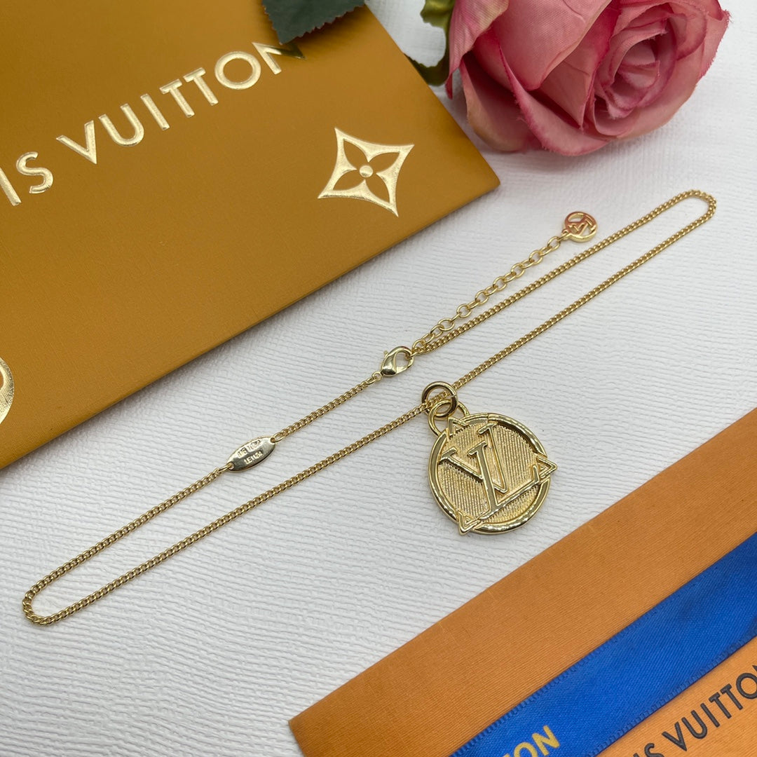 LV Necklaces 064