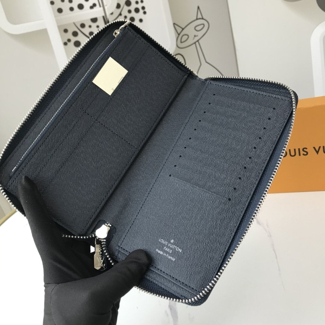 EN - New Arrival Wallet LUV 009