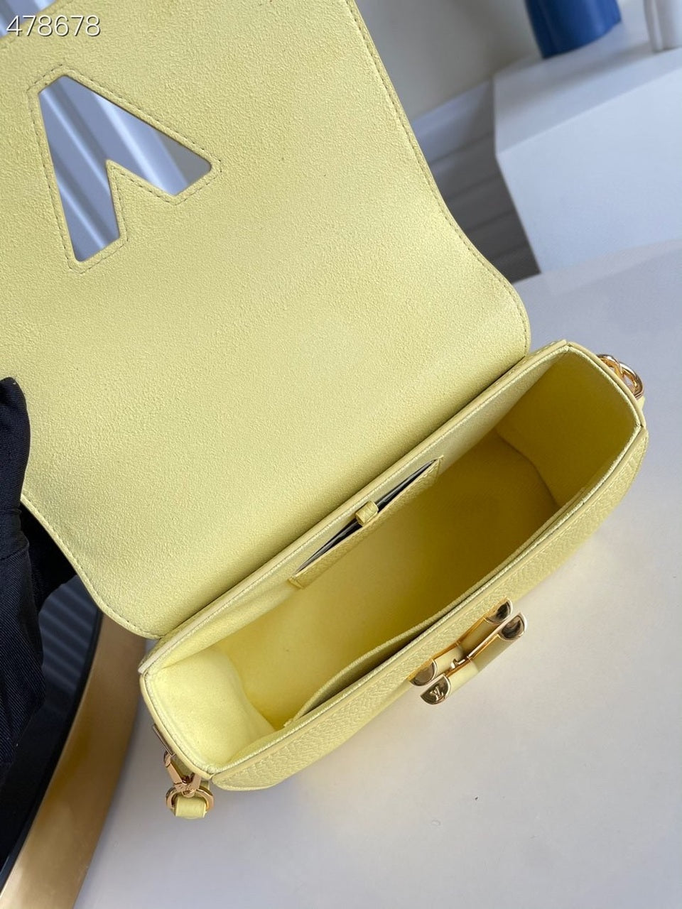 LV Twist MM Ginger Yellow For Women, WomenÃ¢â‚¬â„¢s Handbags, Shoulder And Crossbody Bags 9.1in/23cm LV