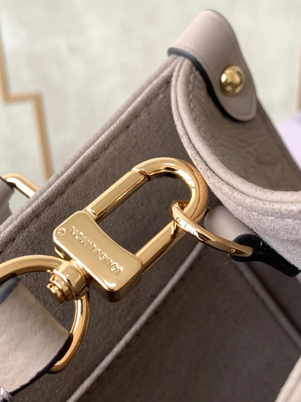 LOV2 Bags - Luxurious Bags  2536