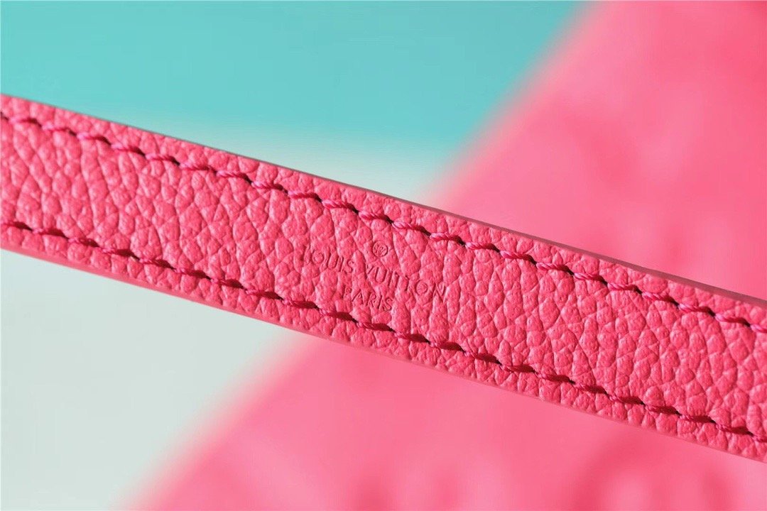 LV Coussin GLAMI Grain GlamIuo Pink For Women, WomenÃ¢â‚¬â„¢s Bags, Shoulder And Crossbody Bags 8.3in/21cm LV M20750