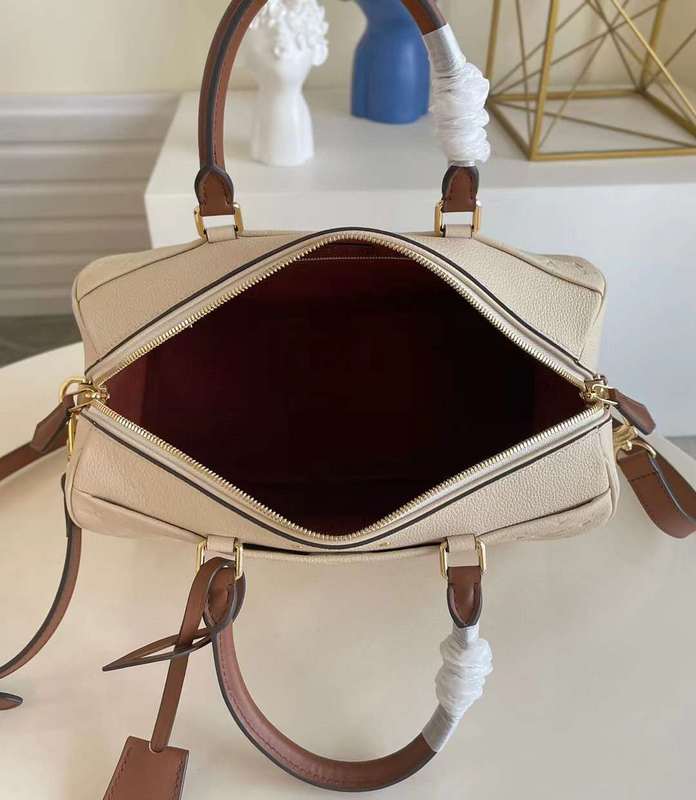 LOV2 Bags - Luxurious Bags  1113