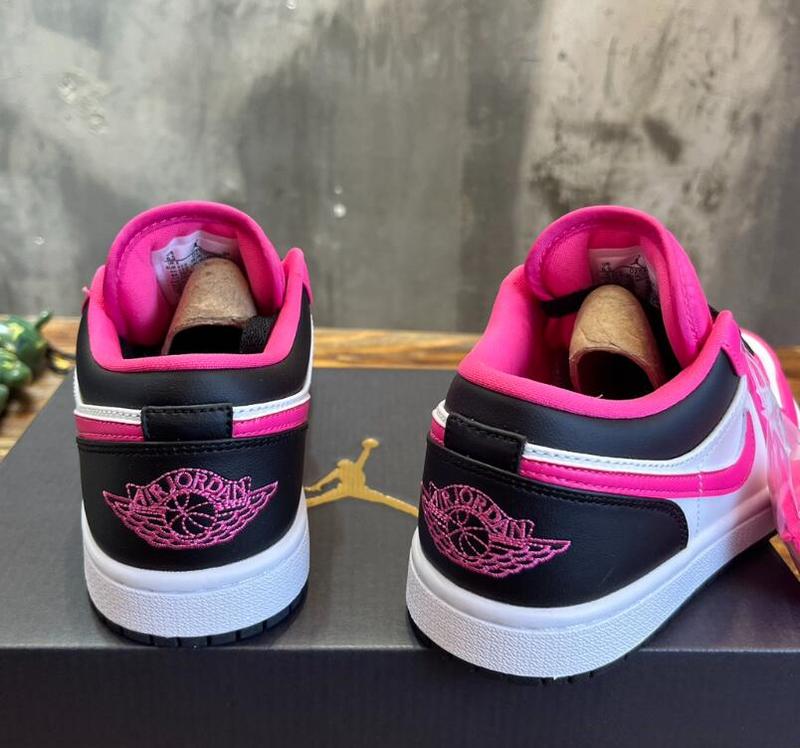 SAMC - NKE Shoes - 551