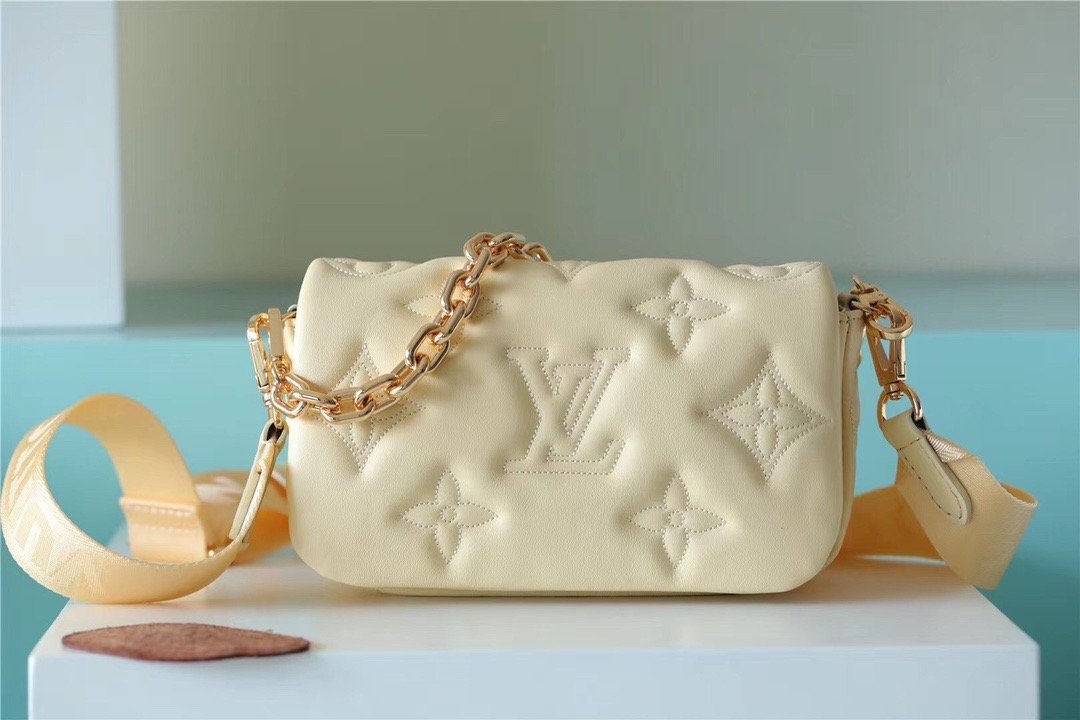 LV Wallet On Strap BuGLAMIlegram Monogram In Wallets and Small Leather Goods For Women Banane Yellow 7.9in/20cm LV M81400