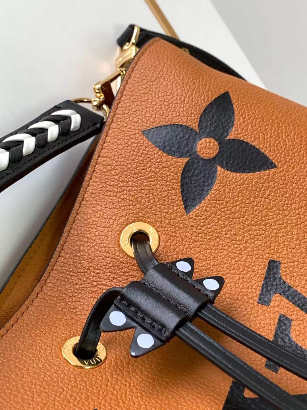 LV LV Crafty Neonoe MM Bucket Bag Caramel For Women, WomenÃ¢â‚¬â„¢s Handbags, Shoulder Bags 10.2in/26cm LV M56888