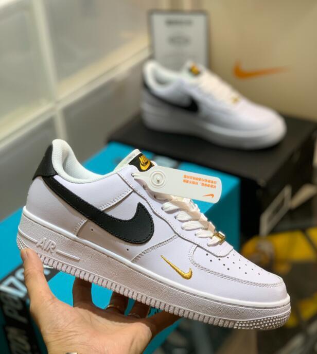 SAMC - NKE Shoes - 696