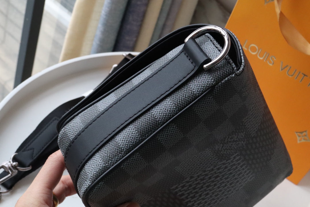 LV StuGLAMIo Messenger Damier Graphite Gray For Men, Bags, Shoulder And Crossbody Bags 9.3in/25.3cm LV N50013
