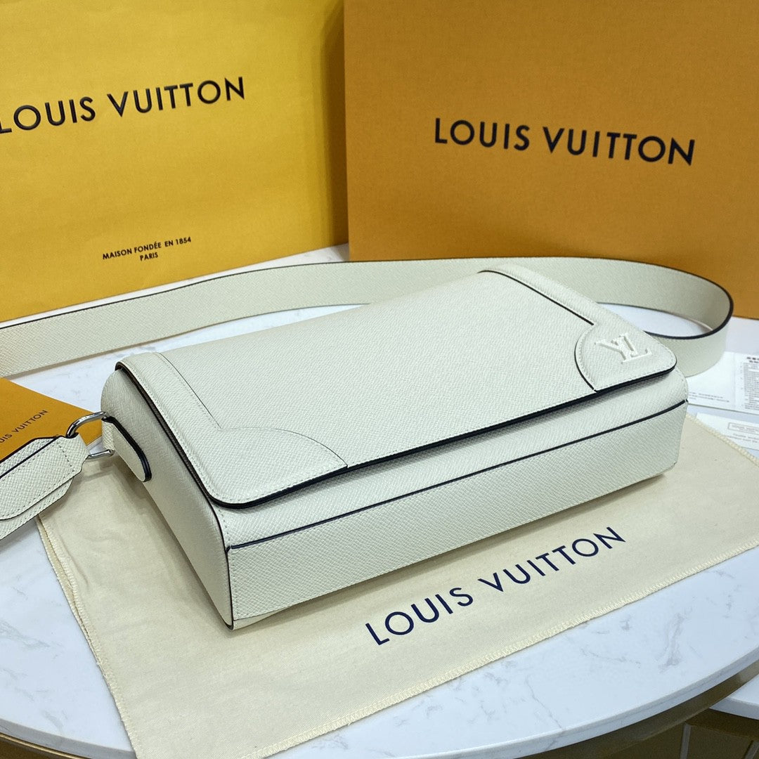 LV New GlamIap Messenger Bag Taiga White For Men, Bags, Shoulder And Crossbody Bags 11.1in/28.3cm LVÃ‚Â 