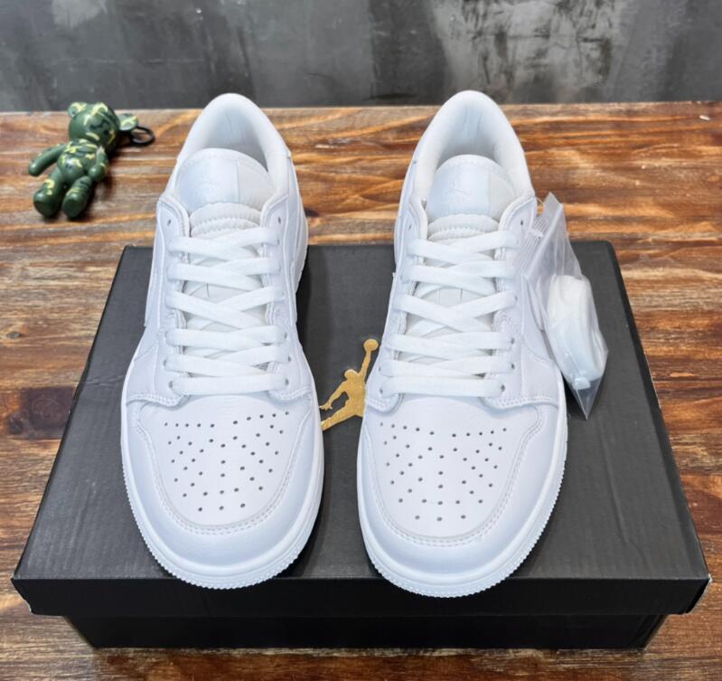 SAMC - NKE Shoes - 879