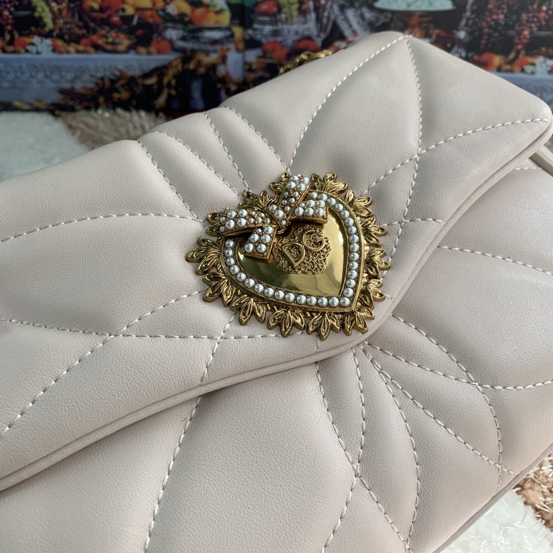 GLAMI MeGLAMIum Devotion Shoulder Bag In Quilted Nappa White For Women 10.2in/26cm GLAMI