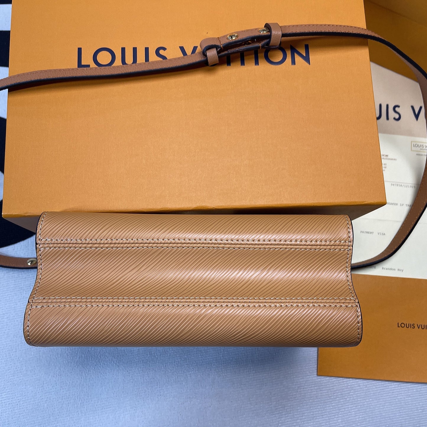 LV Twist MM Epi Gold Miel Brown For Women, WomenÃ¢â‚¬â„¢s Bags, Shoulder And Crossbody Bags 9.1in/23cm LV M59686