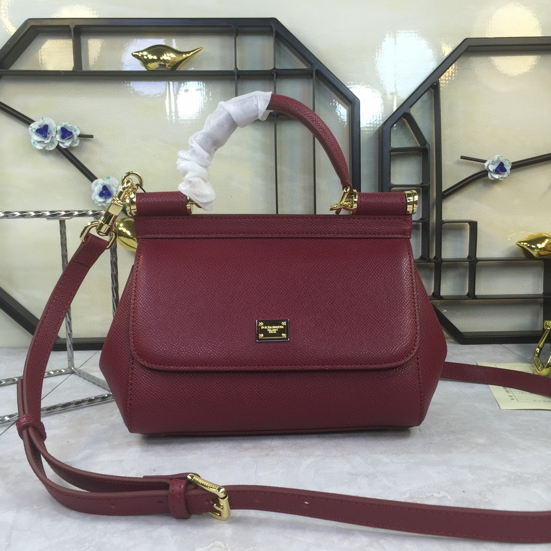 GLAMI MeGLAMIum Sicily Handbag In Dauphine Burgundy For Women 10.2in/26cm GLAMI GLAMI4347A10018M073