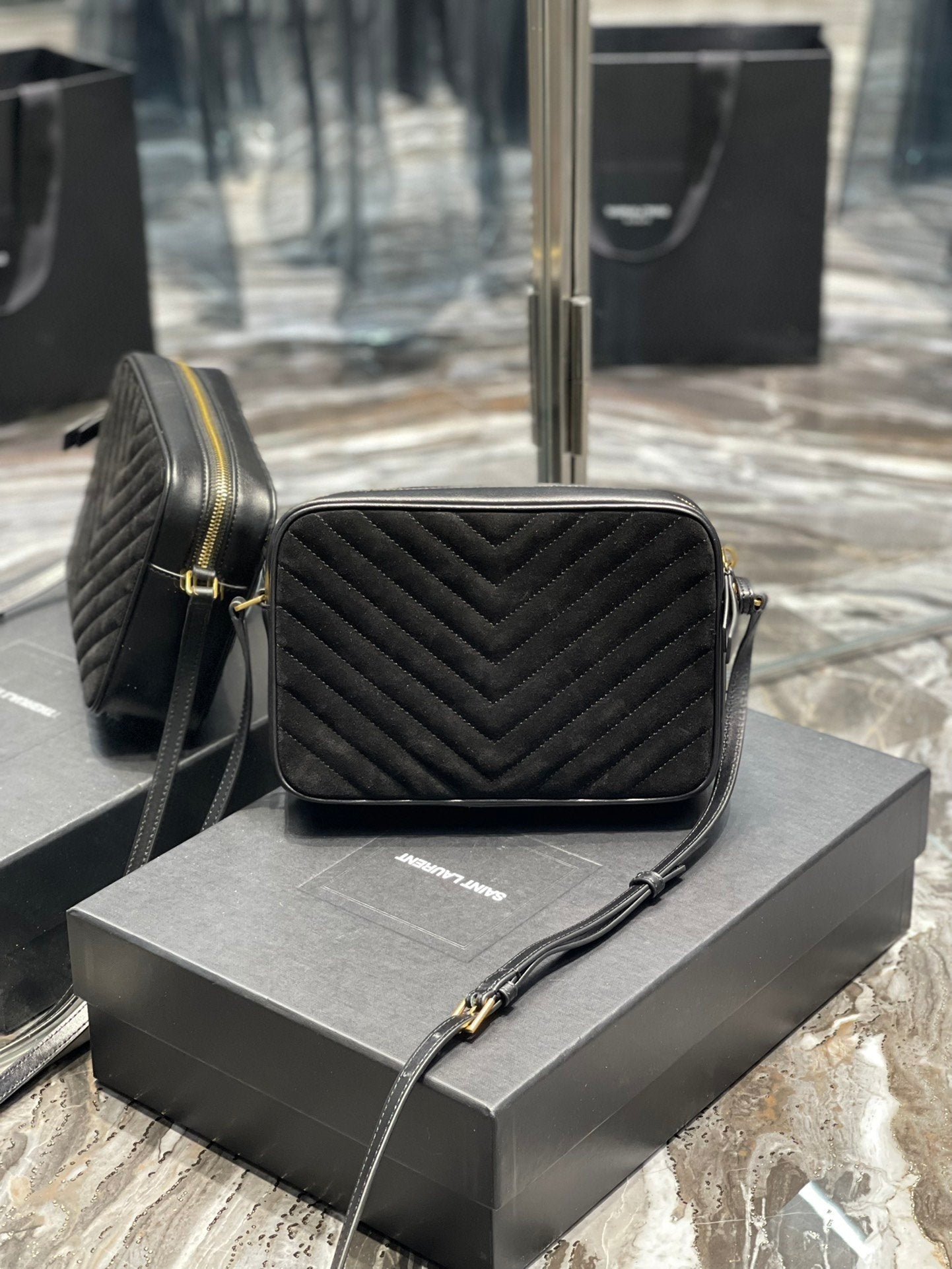 GLAMI Lou Camera Bag Black With Gold Hardware For Women 9in/23cm YSL 612544C4BW71000
